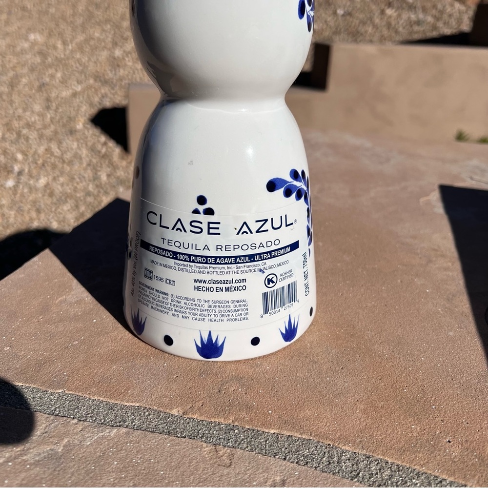 ⬇️💲Clase Arul EMPTY Tequila Bottle Reposado Size 750ml Color White, Blue - Picture 5 of 8